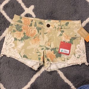 Shorts with lace detail